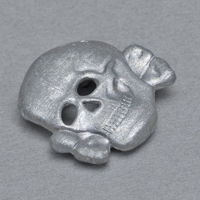 JDE25 Late unmarked Assmann & Söhne SS metal cap skull — image 3
