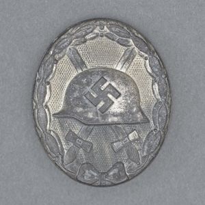 JDE81 Wound Badge in Silver, marked 107