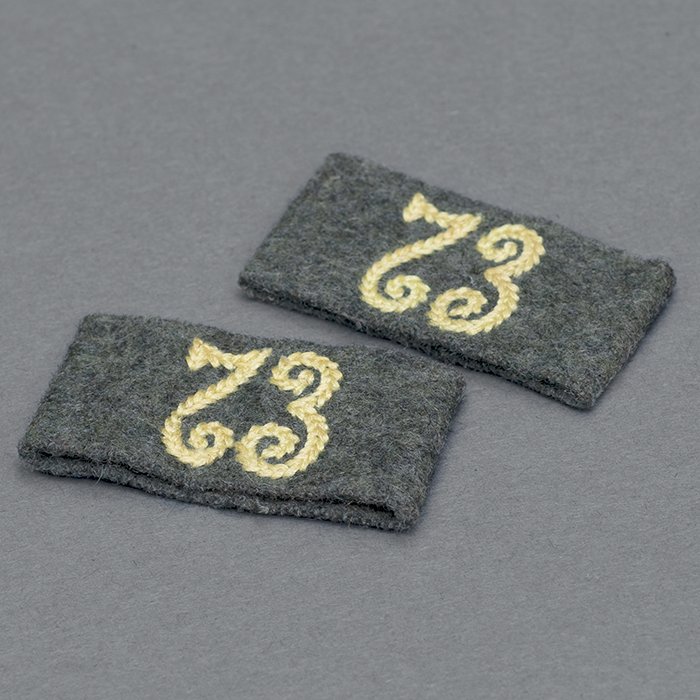JDE52 Shoulder strap slides for a Heer Nachrichten unit — image 3