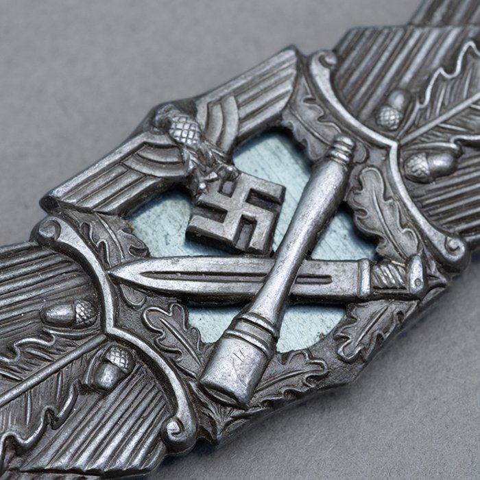 JDE83 Unmarked Deschler & Sohn Bronze Nahkampfspange — image 4