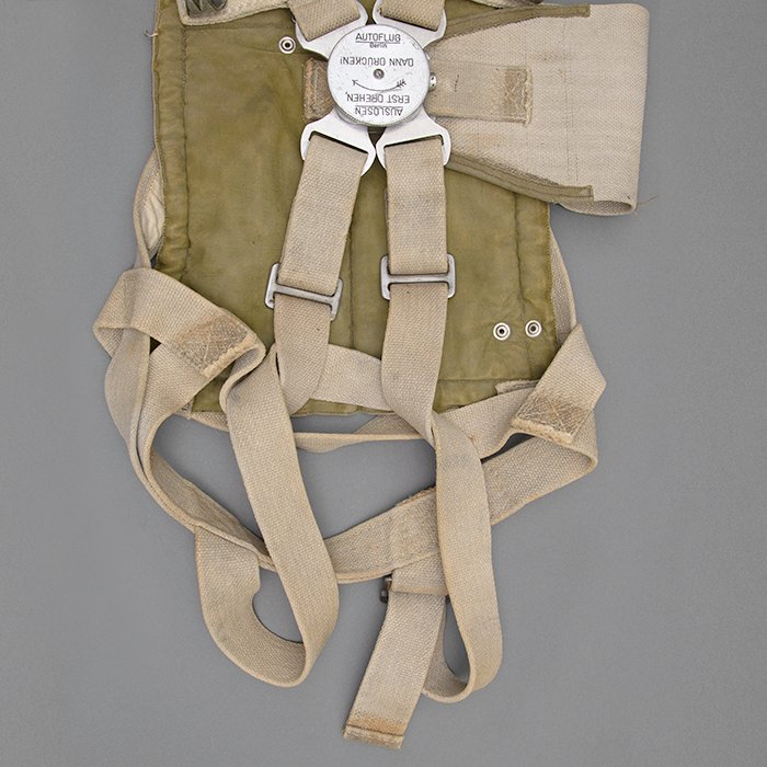 HES51 Luftwaffe Brustfallschirme harness — image 4