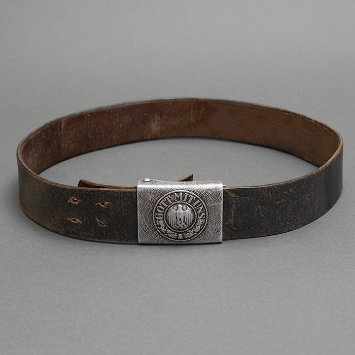 JDE118 Service worn Heer EM belt and aluminum buckle with leather tab — image 2