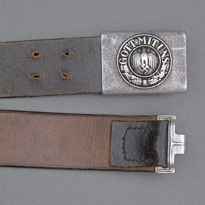 JDE118 Service worn Heer EM belt and aluminum buckle with leather tab — image 4