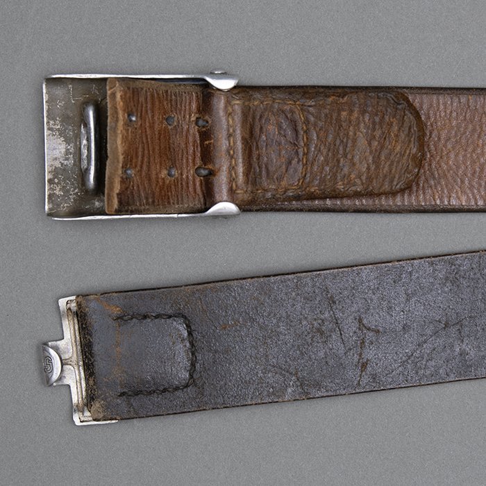 JDE118 Service worn Heer EM belt and aluminum buckle with leather tab — image 8