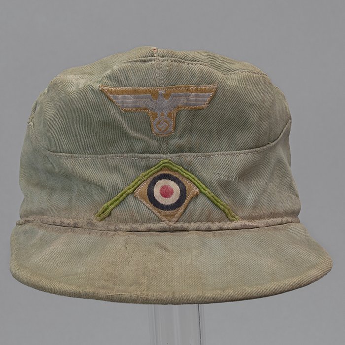 IRW35 Super Carl Halfar made '40 dated Heer M40 cap named to a Panzergrenadier Obergefreiter — image 5