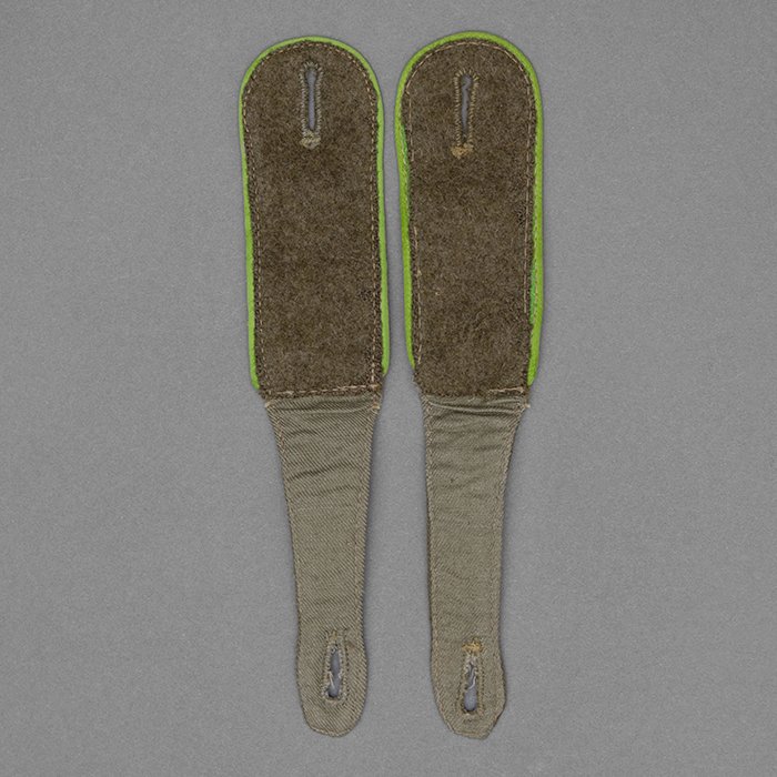 IRW36 Service used Peek & Cloppenburg manufactured Heer Panzergrenadier Gefreiter M42 style tropical service blouse — image 17