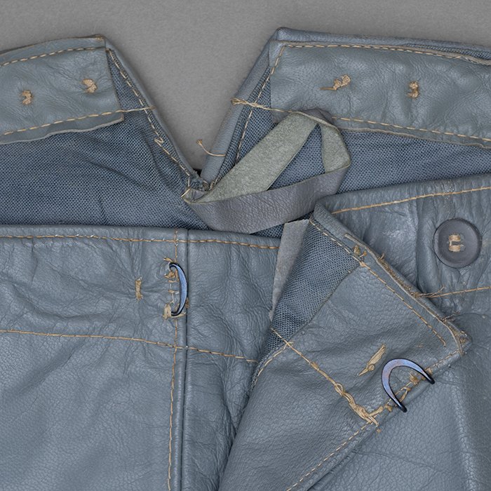 HES714 Set of Kriegsmarine double breasted grey leather deck jacket with matching trousers — image 18