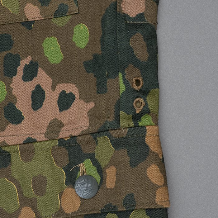 RAS68 Unissued Waffen-SS Erbsentarn pattern four pocket camouflaged jacket printed onto 'Olona' cotton fabric — image 11