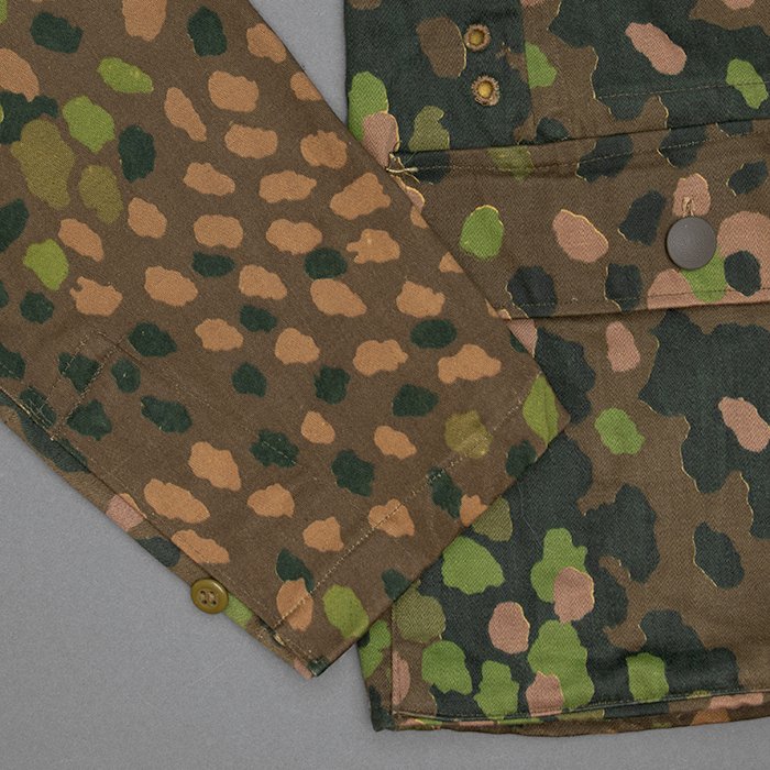RAS68 Unissued Waffen-SS Erbsentarn pattern four pocket camouflaged jacket printed onto 'Olona' cotton fabric — image 12
