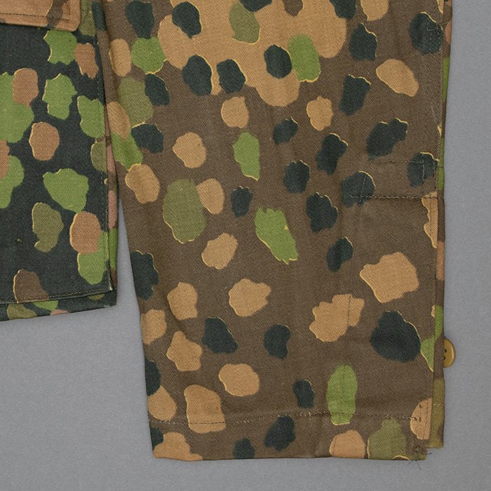 RAS68 Unissued Waffen-SS Erbsentarn pattern four pocket camouflaged jacket printed onto 'Olona' cotton fabric — image 13