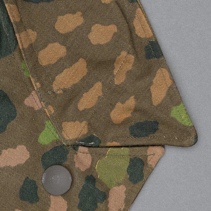 RAS68 Unissued Waffen-SS Erbsentarn pattern four pocket camouflaged jacket printed onto 'Olona' cotton fabric — image 6
