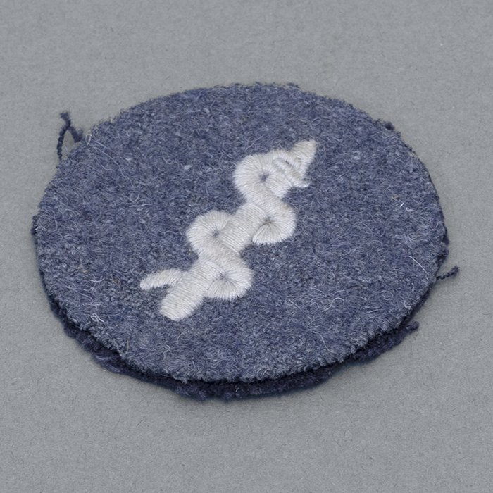 JDE1 Luftwaffe medical personnel specialty patch — image 3