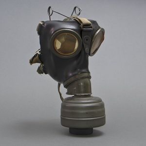 HD1 Excellent M38 pattern '39 dated gas mask with shape …