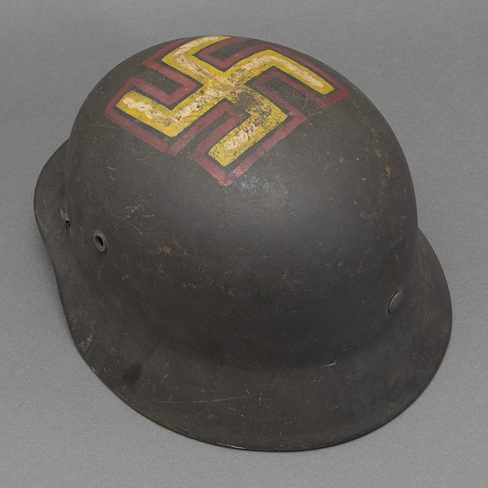 SM1 Spectacular battle damaged Waffen-SS M40 single decal 'GI Art' helmet — image 18