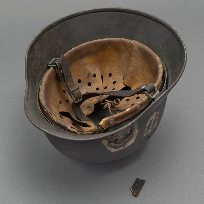 SM1 Spectacular battle damaged Waffen-SS M40 single decal 'GI Art' helmet — image 22