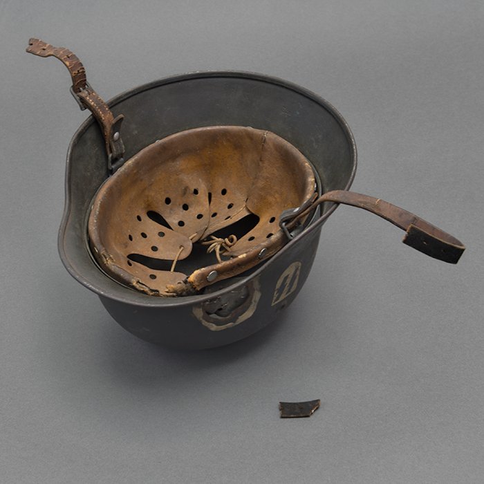 SM1 Spectacular battle damaged Waffen-SS M40 single decal 'GI Art' helmet — image 24