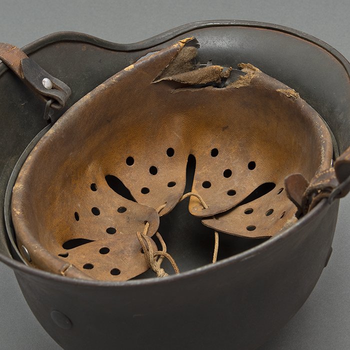 SM1 Spectacular battle damaged Waffen-SS M40 single decal 'GI Art' helmet — image 28