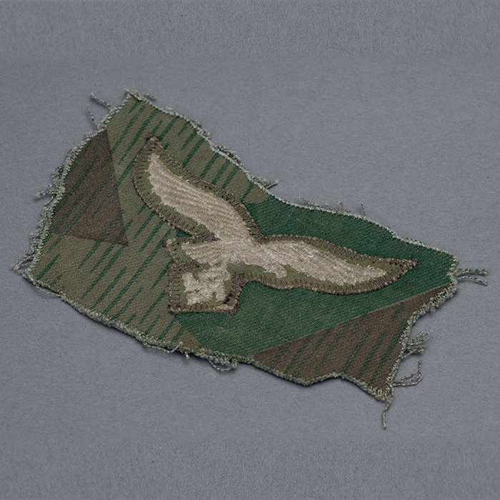 HD4 Luftwaffe national emblem cut from a mid war Splittertarn Fallschirmjäger jump smock — image 4