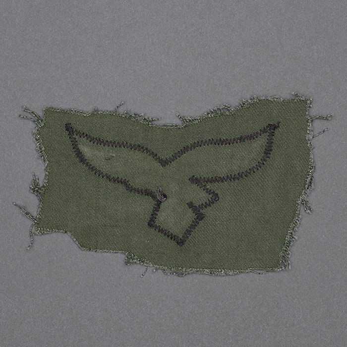 HD4 Luftwaffe national emblem cut from a mid war Splittertarn Fallschirmjäger jump smock — image 5