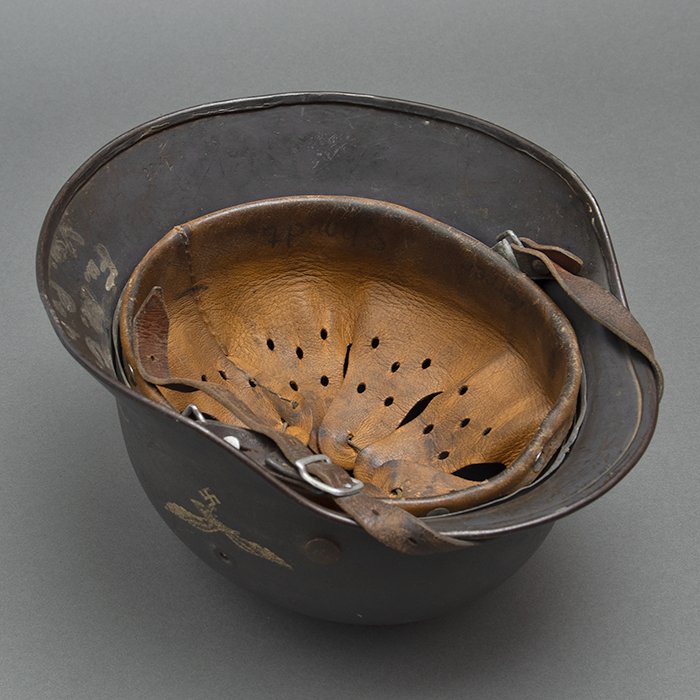 DM16 Luftwaffe M40 single decal helmet — image 22