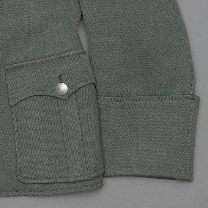 ME1 Privately made service blouse for a well decorated Heer Nachrichten Hauptmann — image 18