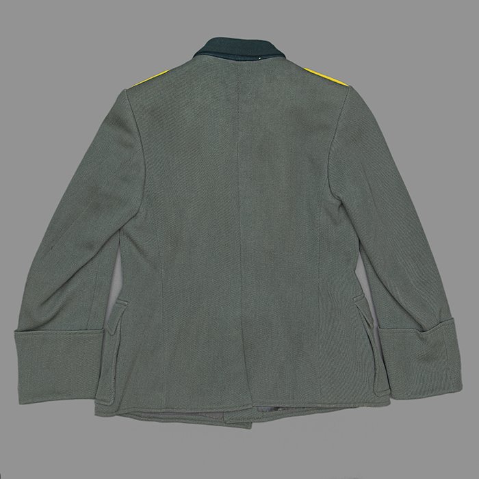 ME1 Privately made service blouse for a well decorated Heer Nachrichten Hauptmann — image 26