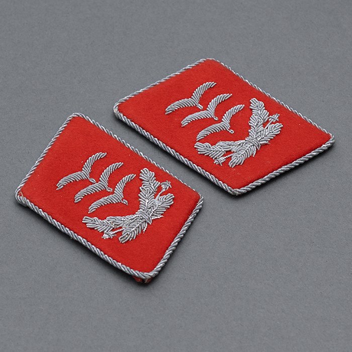 DM19 Matched pair of collar patches for a Luftwaffe Flak Hauptmann — image 3