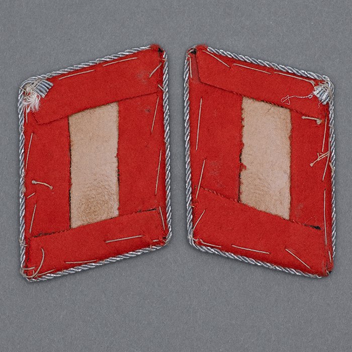 DM19 Matched pair of collar patches for a Luftwaffe Flak Hauptmann — image 4