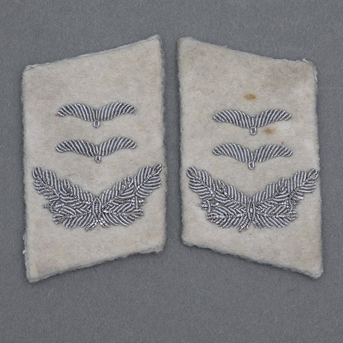 PR2 Pair of uniform removed collar patches for a Luftwaffe Hermann Göring Div. Hauptmann — image 2