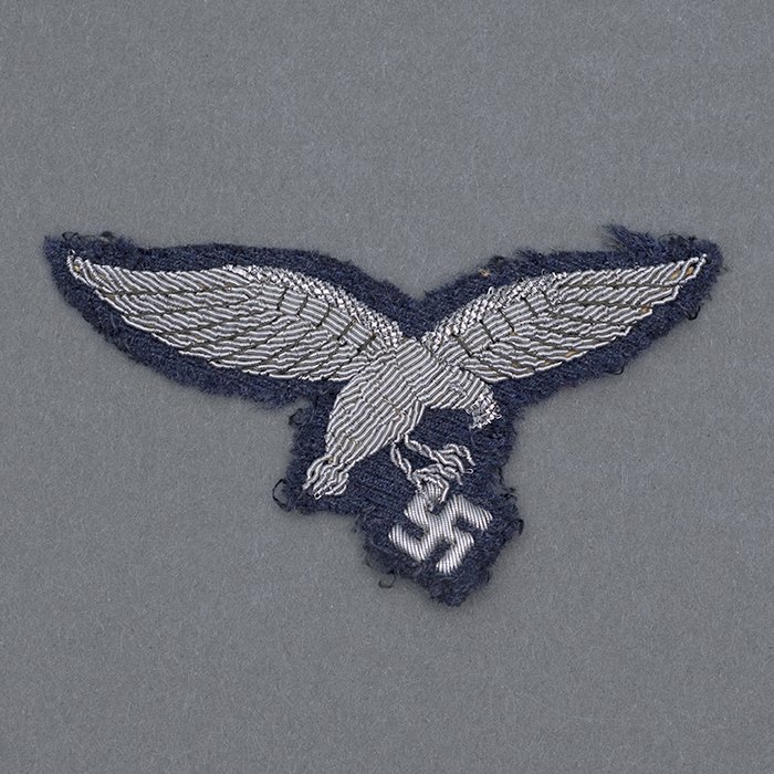 PR3 Uniform removed Luftwaffe officer's national emblem for the service blouse — image 2