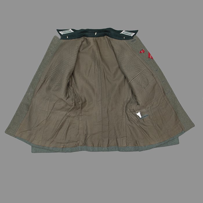 FI4 Privately made service blouse for a Heer Gebirgsjäger Hauptmann — image 20