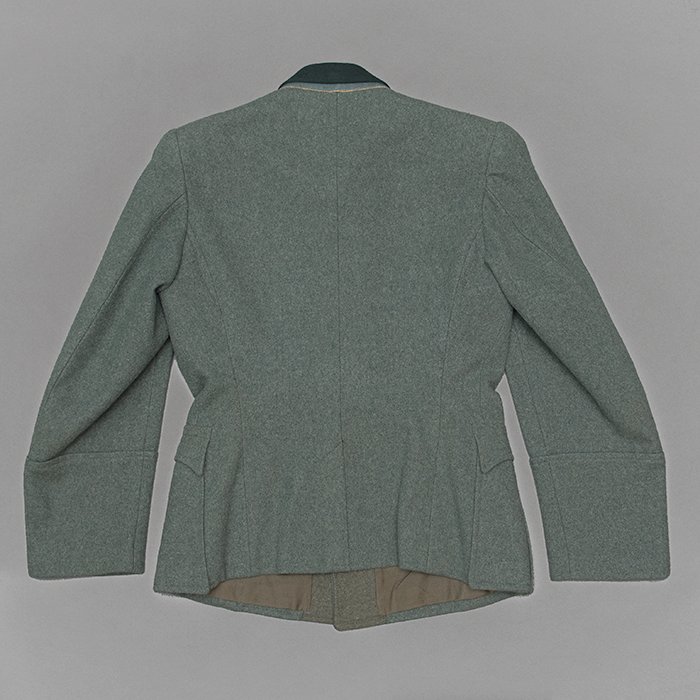 FI4 Privately made service blouse for a Heer Gebirgsjäger Hauptmann — image 25