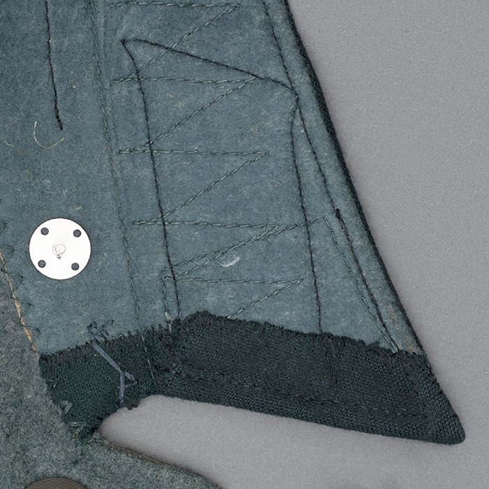 FI4 Privately made service blouse for a Heer Gebirgsjäger Hauptmann — image 6