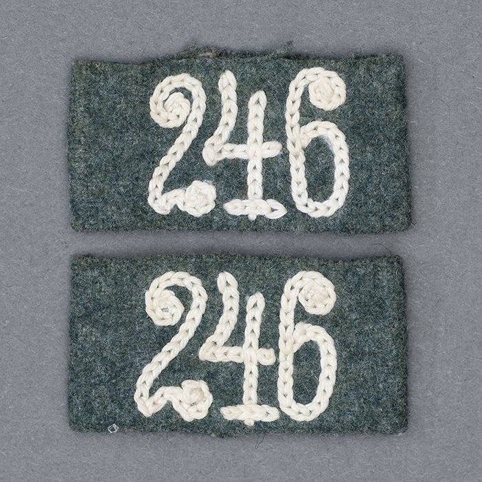 JDE56 Shoulder strap slides for Heer Infanterie Regiment 246 — image 2