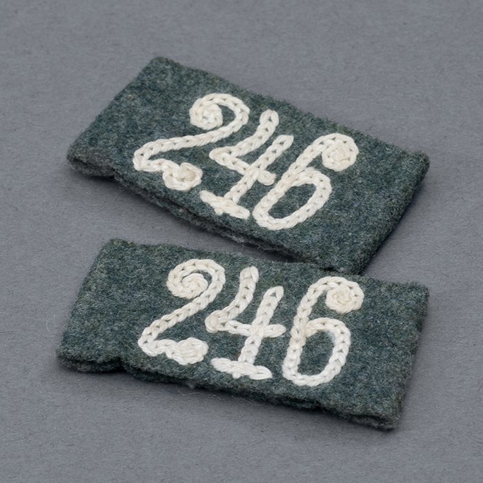 JDE56 Shoulder strap slides for Heer Infanterie Regiment 246 — image 3