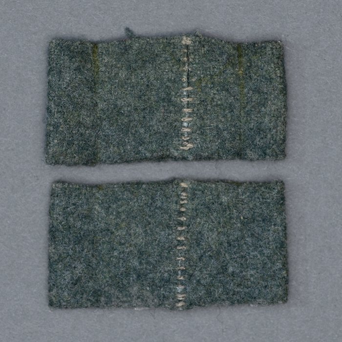 JDE56 Shoulder strap slides for Heer Infanterie Regiment 246 — image 4