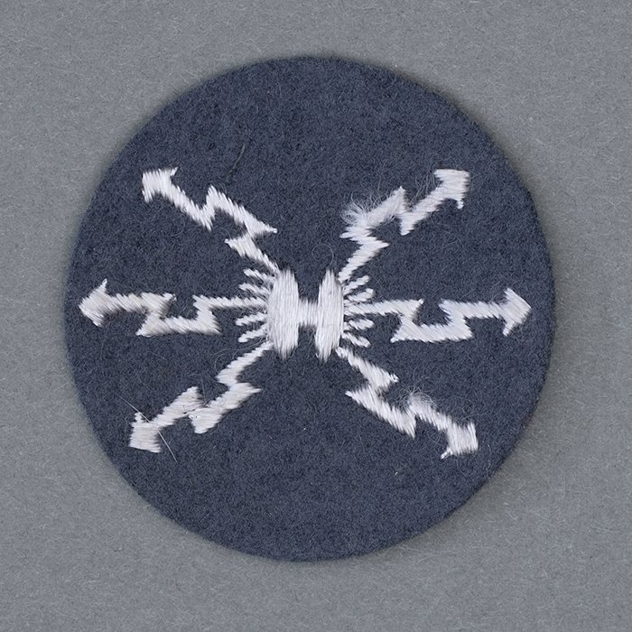 JDE2 Luftwaffe master radio operators sleeve trade insignia — image 2
