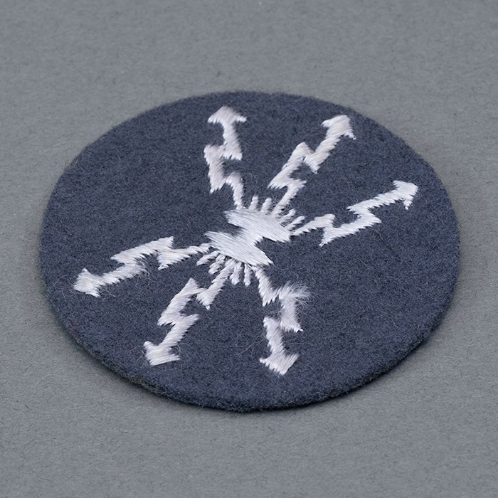 JDE2 Luftwaffe master radio operators sleeve trade insignia — image 3