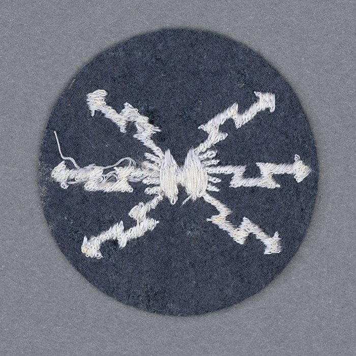 JDE2 Luftwaffe master radio operators sleeve trade insignia — image 4