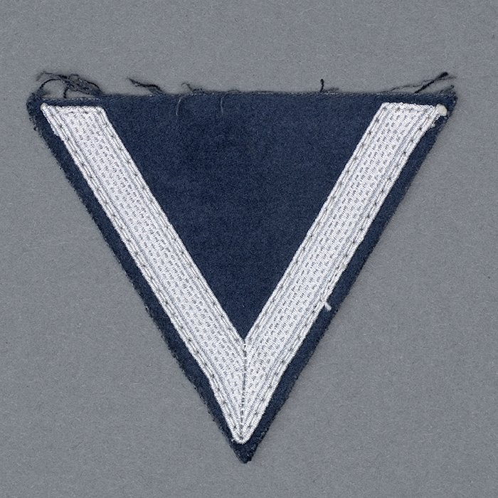 JDE32 Luftwaffe Gefreiter rank chevron — image 2