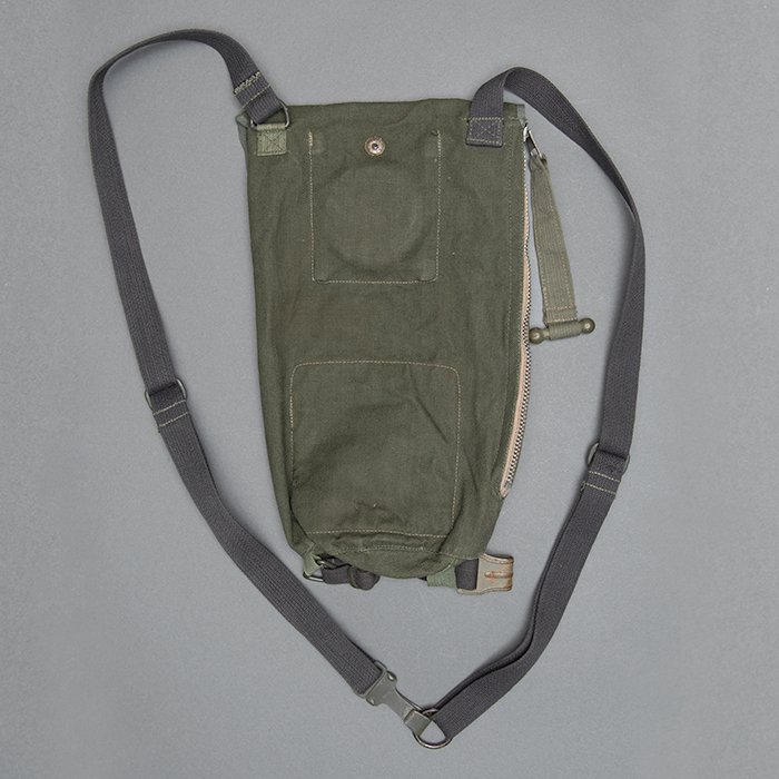 HB2 Early Fallschirmjäger gas mask carrying bag — image 14