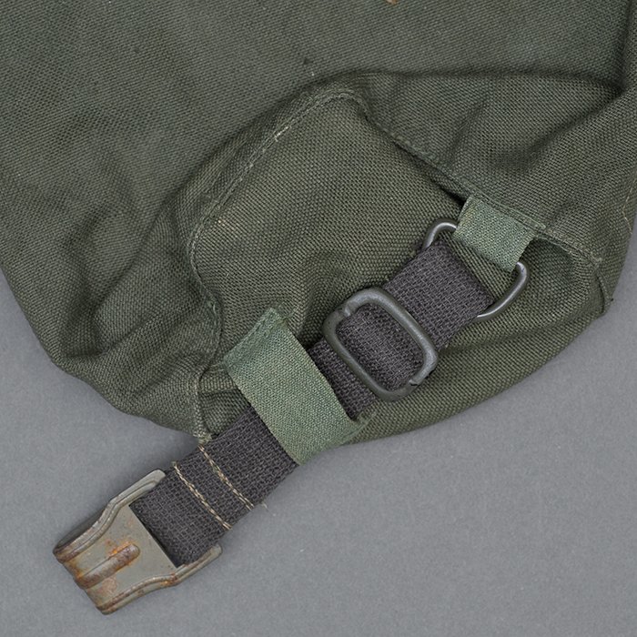 HB2 Early Fallschirmjäger gas mask carrying bag — image 15