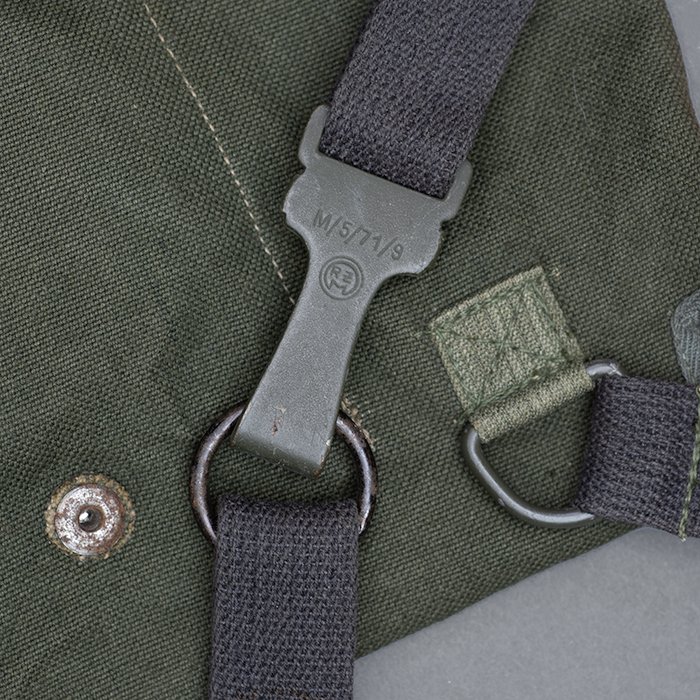 HB2 Early Fallschirmjäger gas mask carrying bag — image 16