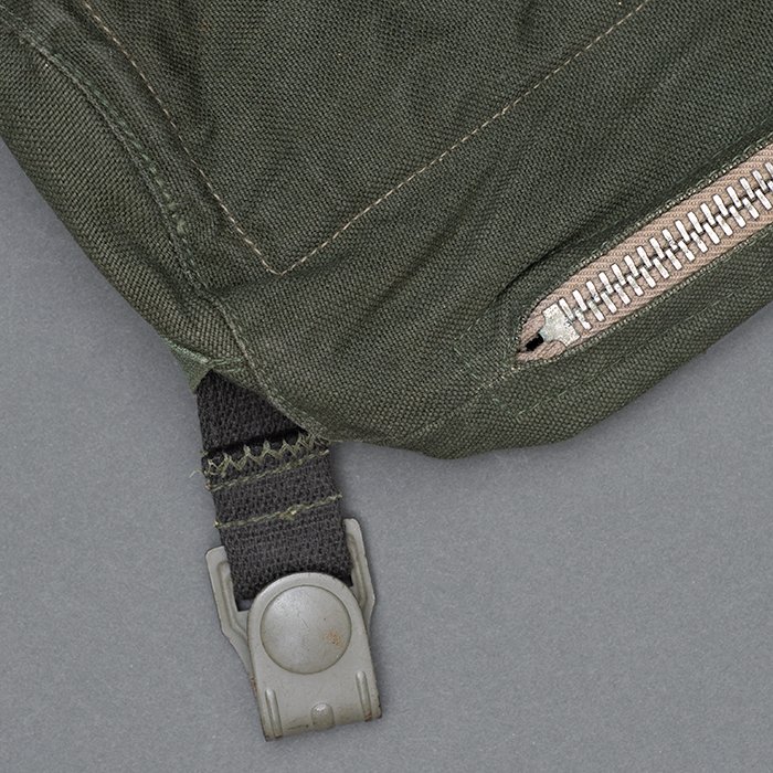 HB2 Early Fallschirmjäger gas mask carrying bag — image 18