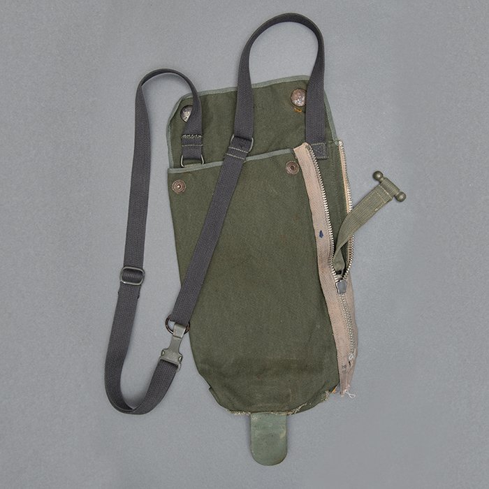 HB2 Early Fallschirmjäger gas mask carrying bag — image 25