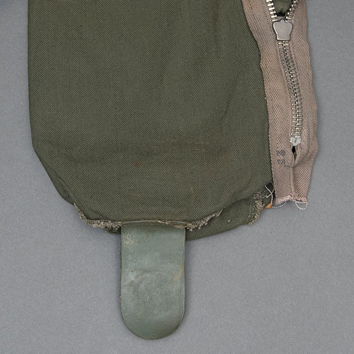 HB2 Early Fallschirmjäger gas mask carrying bag — image 26