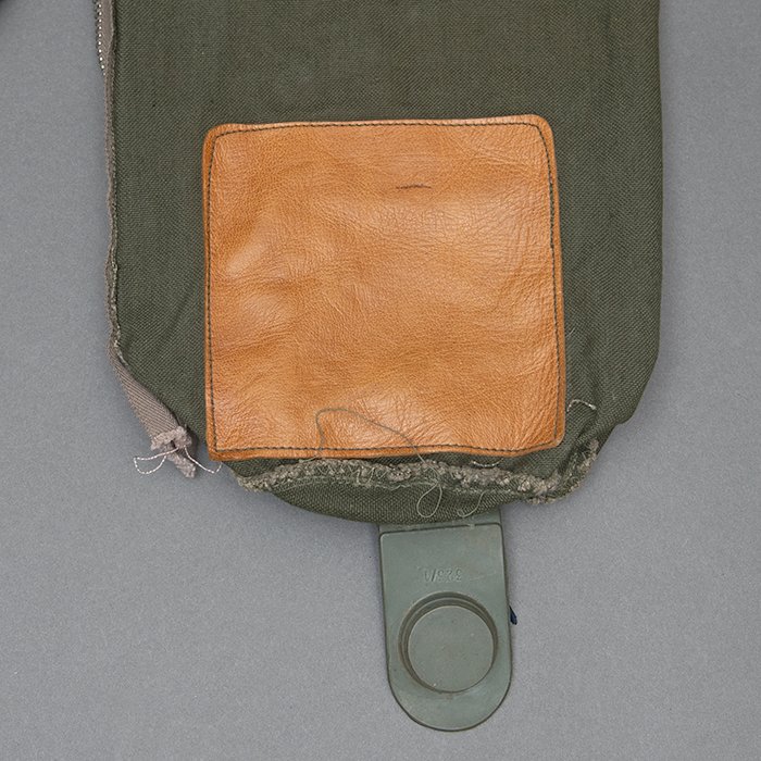 HB2 Early Fallschirmjäger gas mask carrying bag — image 27