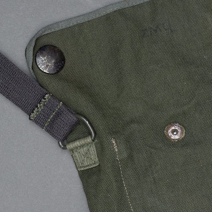 HB2 Early Fallschirmjäger gas mask carrying bag — image 3