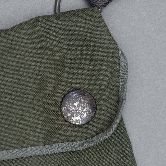 HB2 Early Fallschirmjäger gas mask carrying bag — image 4