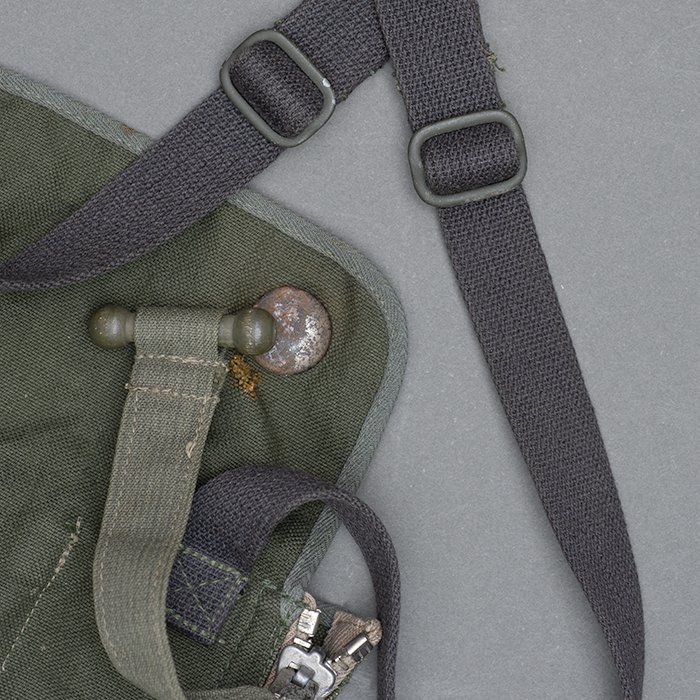 HB2 Early Fallschirmjäger gas mask carrying bag — image 5